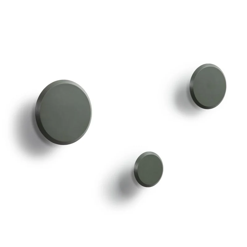 Nadua Set aus 3 Wandhaken aus Massiver Buche mit Finish in Grün