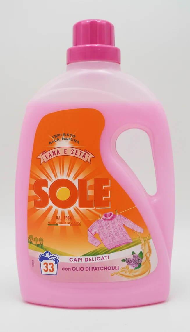 Sole | Detersivo Liquido Specialista Lana e Seta | 2 Litri | 33 Lavaggi | Con Olio Essenziale di Patchouli | Formula Protezione Fibre & Anti-Infeltrimento | Cura Capi Delicati e Preziosi | Efficace a Freddo