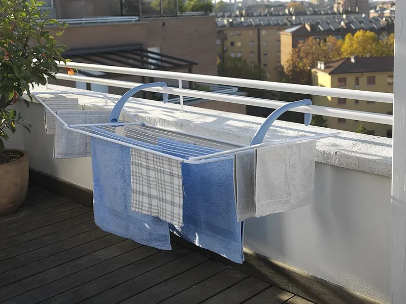Gimi Brezza 200 Stendibiancheria Estensibile da Balcone 18 Metri | Bracci in Resina Anti-Flessione e Ali Ripiegabili | Struttura in Acciaio e Resina | 180x55x28 cm